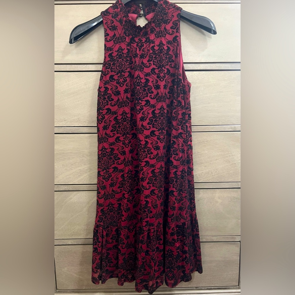 Gorgeous maroon dress with black velvet detailing and button detailing
